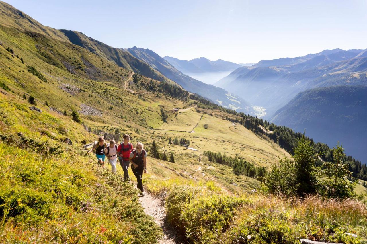 Alpenparks Montana Apartments Matrei in Osttirol Ngoại thất bức ảnh